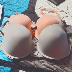 38 D Bras pair
